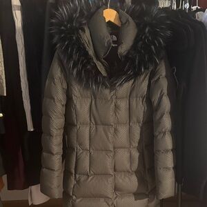 The North Face Women's Dark Green Puffer Coat with removable Fur Hood